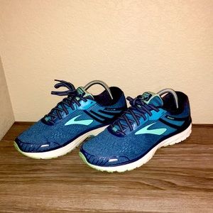 Brooks ADRENALINE GTS 18 Women’s size 10
